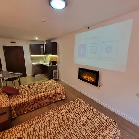 Mountain Paradise 2 - Quiet Cosy - Balcony, Wifi شقة