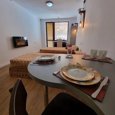 Daire Mountain Paradise 2 - Quiet Cosy - Balcony, Wifi