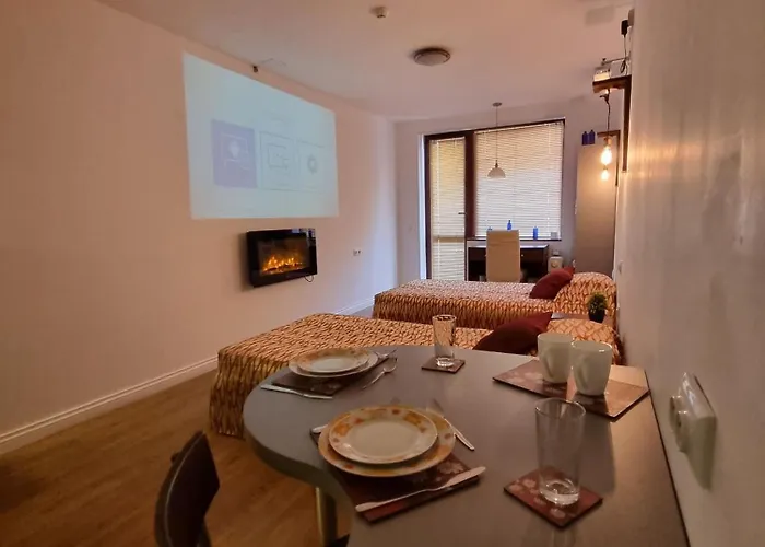 Mountain Paradise 2 - Quiet Cosy - Balcony, Wifi شقة